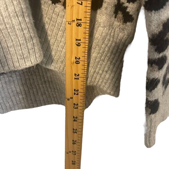 Jessica Simpson Women's Size Medium Snow Leopard Cowl Neck Sweater - Picture 8 of 8